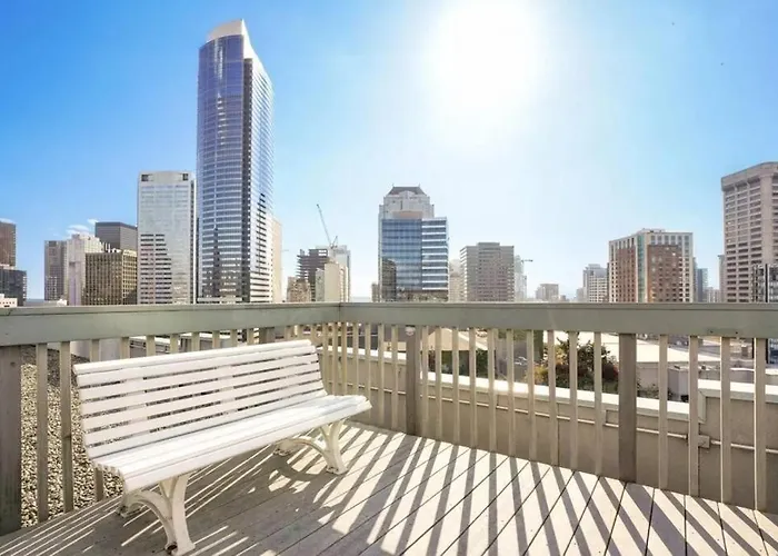 2Br Downtown Convention Center Near Attractions